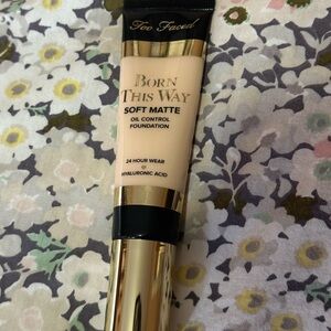 Too Faced Born This Way Soft Matte Foundation - Beige